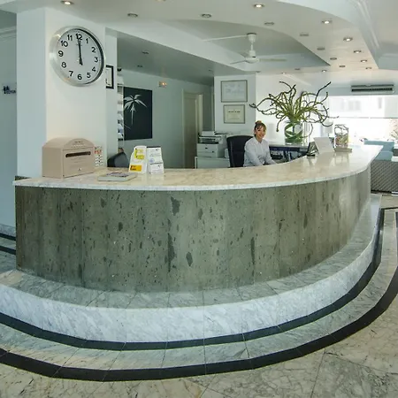 Apartahotel Parque Tropical En Lanzarote 2*